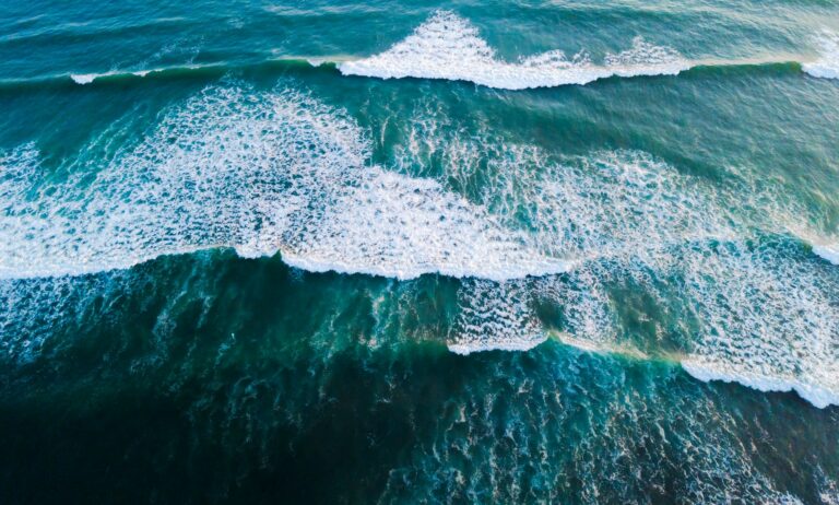 Birdseye view of the ocean