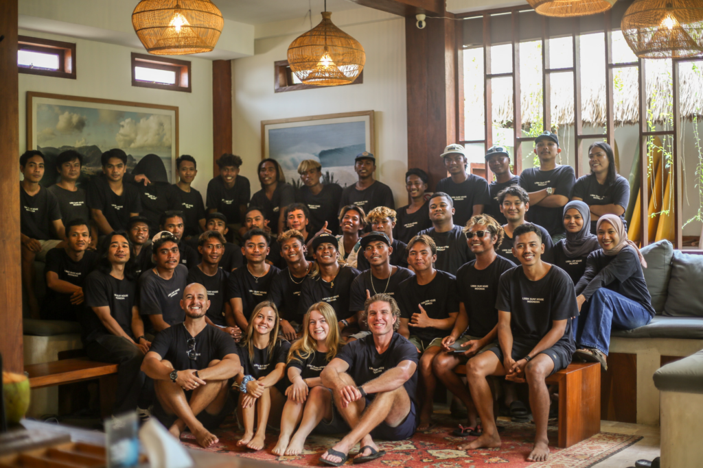 The whole crew of LMBK Surf House smiling for a group photo!