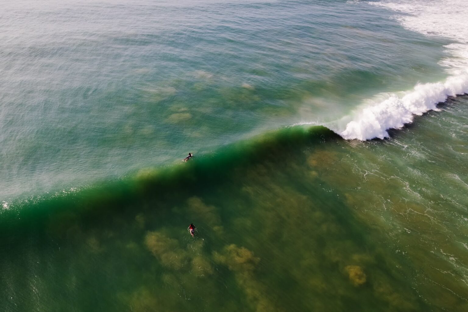 A beautiful right hand point break at Arugam Bay. Photo by Safa Surf Camp.