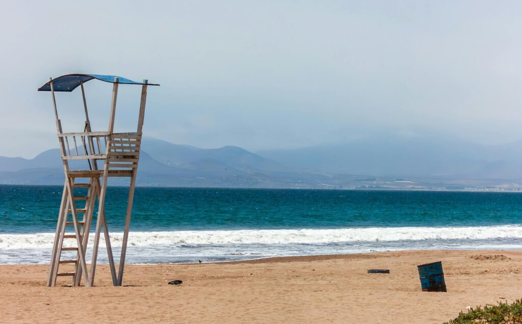 A lifeguard tower on the beach of La Serena.
