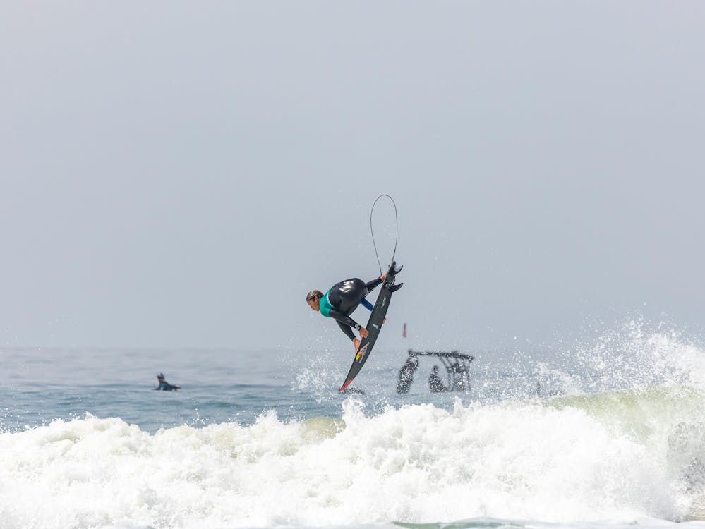 Surfer doing an air in the water