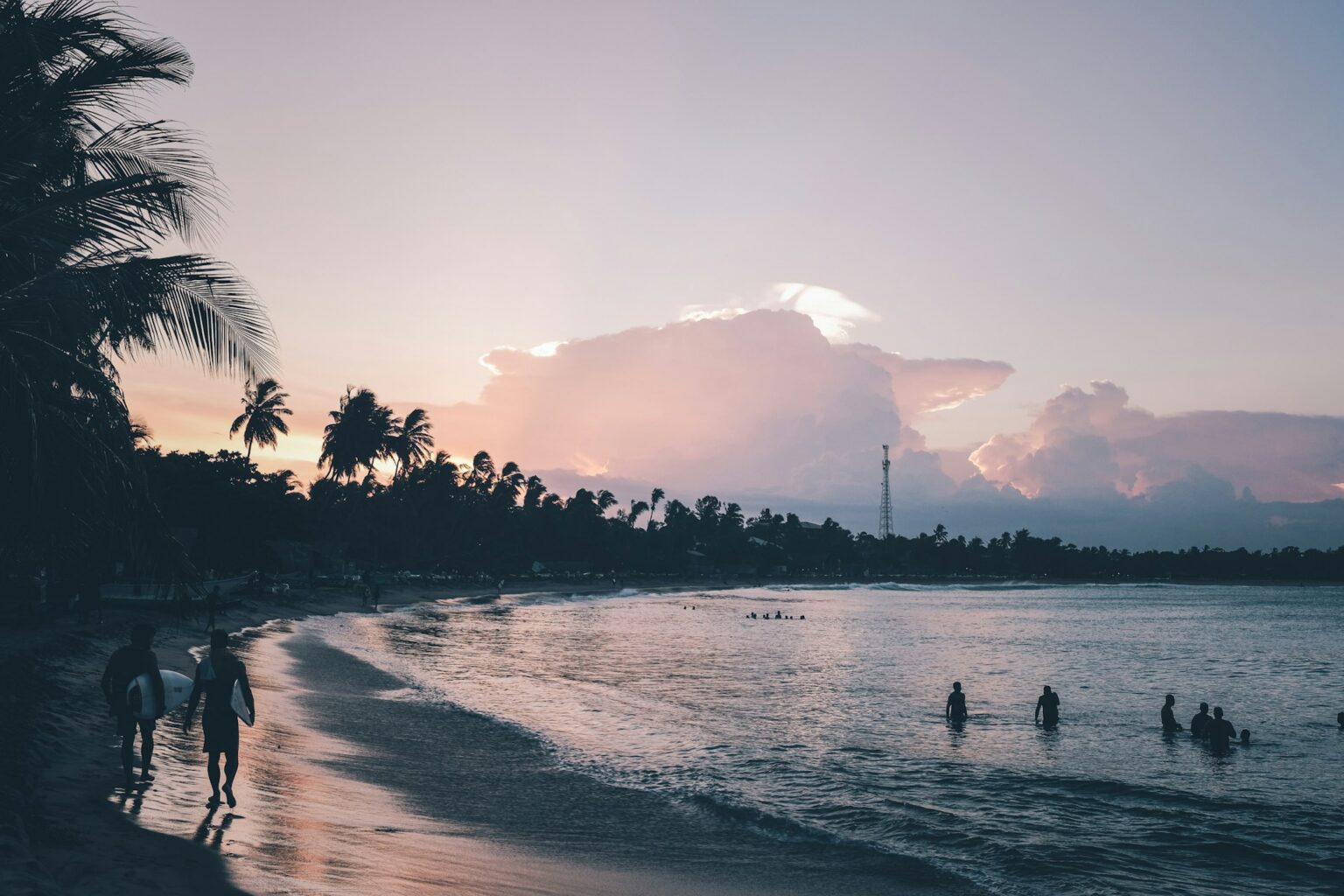 A beautiful sunset over the waters of Arugam Bay.