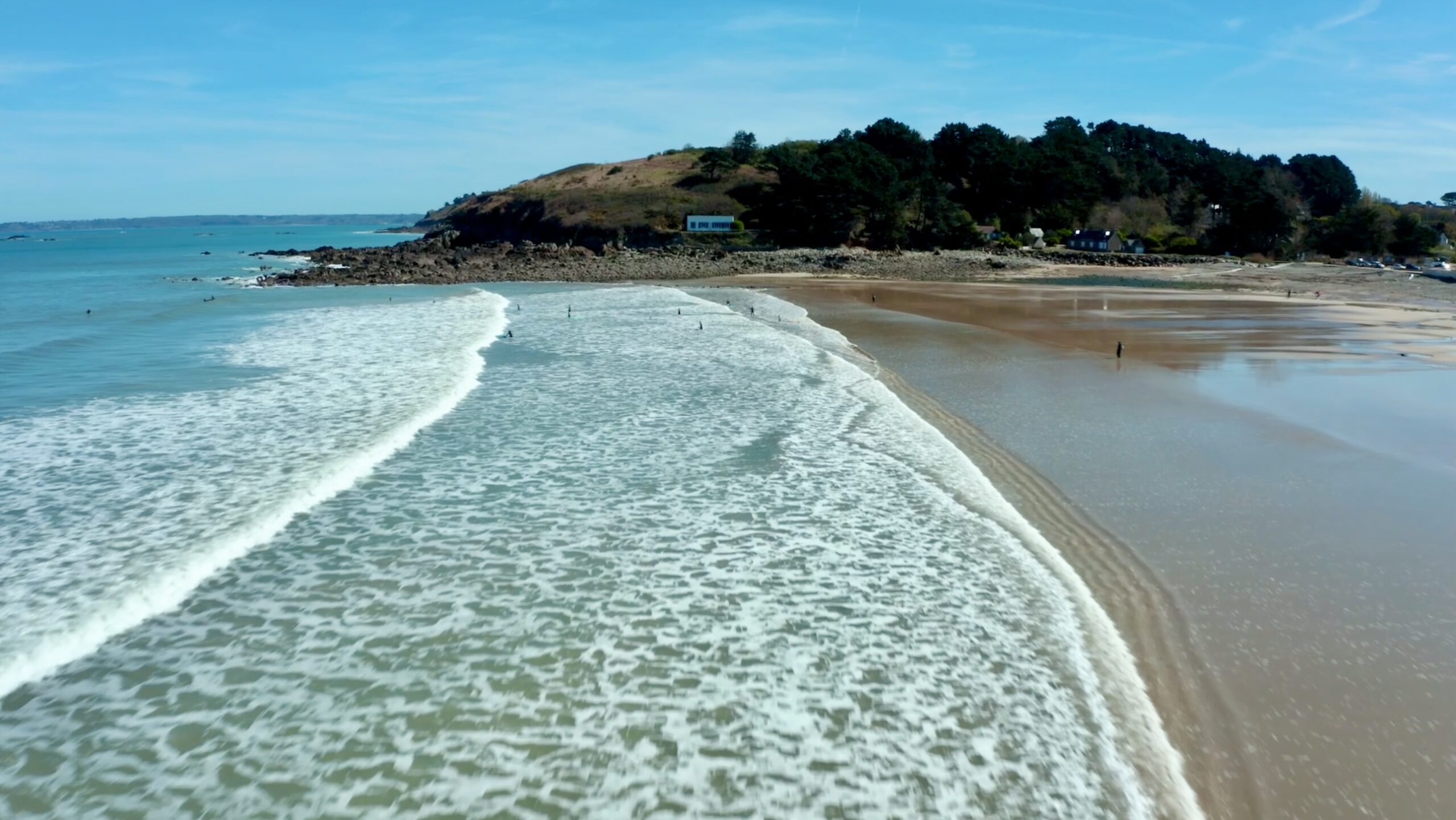 The beautiful Plage du Moulin de la Rive in its full beauty.