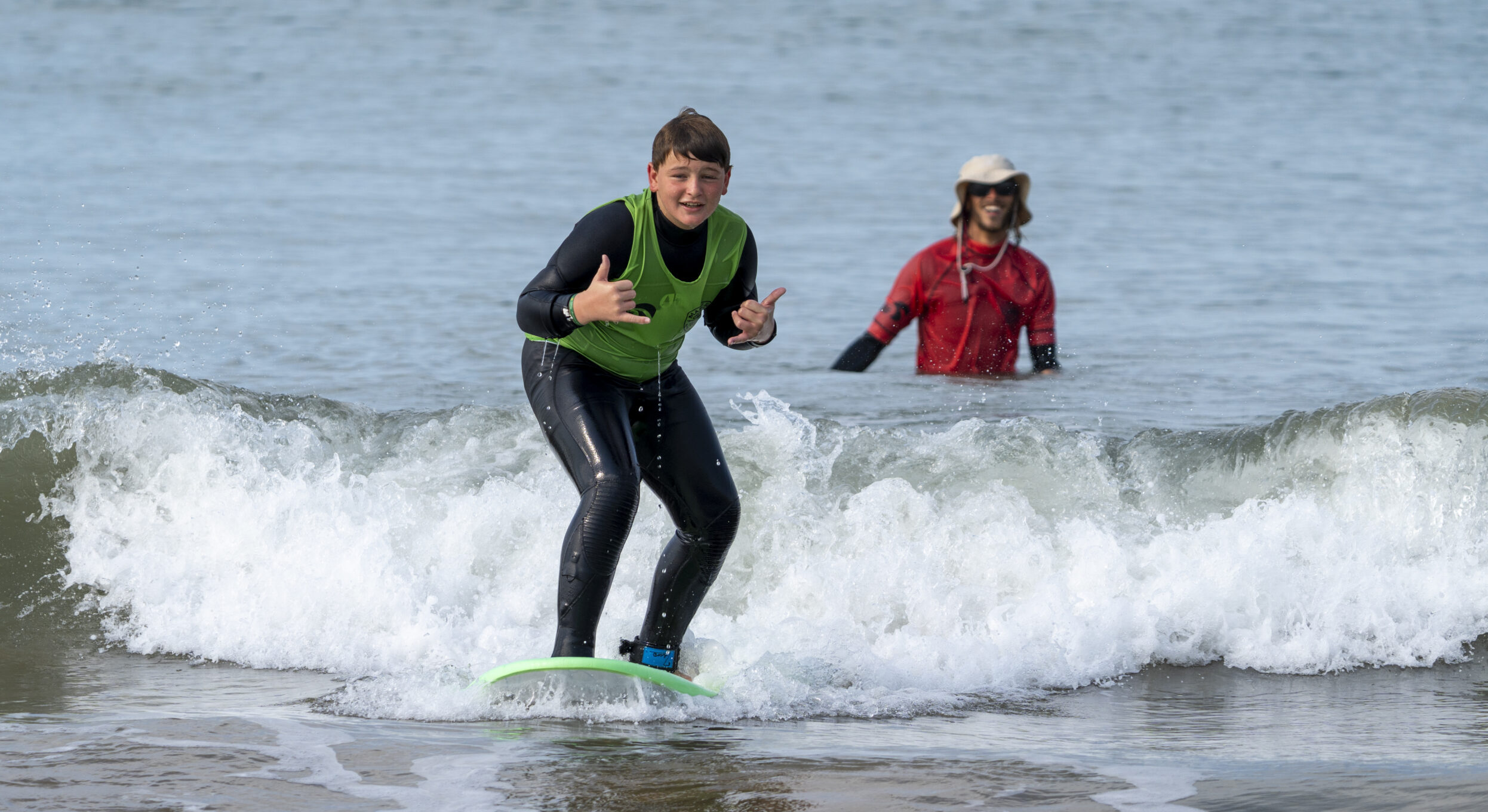 A student throwing double shakas with Manu Surf.