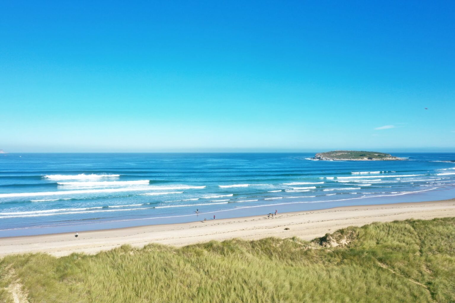A beautiful shot taken by Latas Surf on a day of surf instruction in Somo.