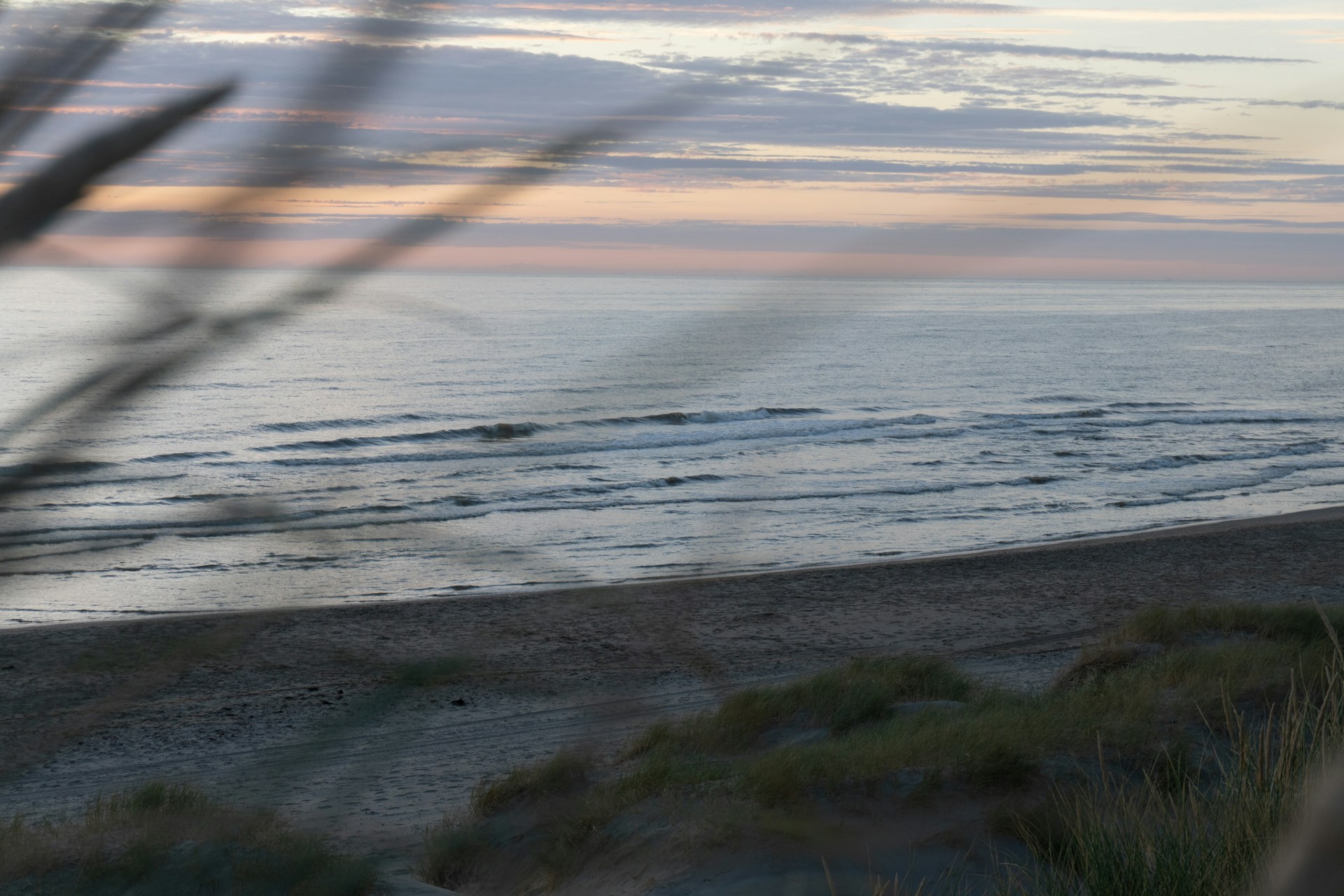 A faraway shot of some of the waves breaking along the Noordwijk beach.