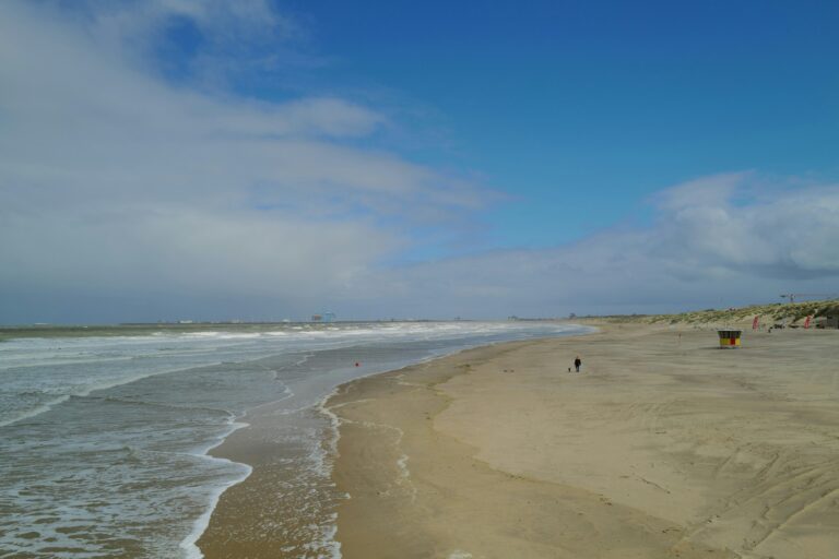 A wide long beach that Oostende is known for.
