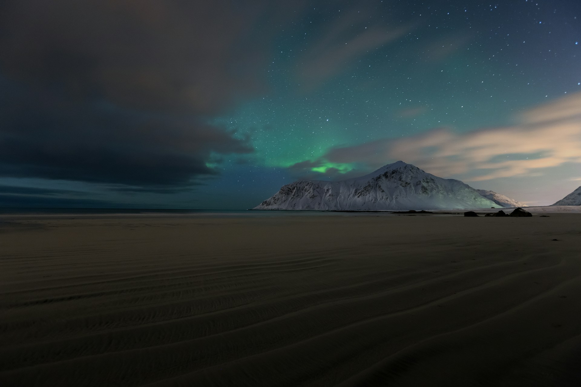 The midnight views with some borealis at Flakstad.