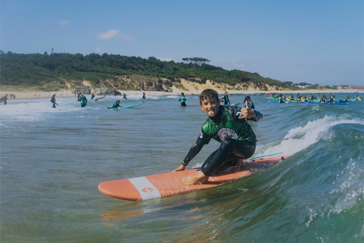 One of the students from Latas Surf enjoying a drop-knee ride.