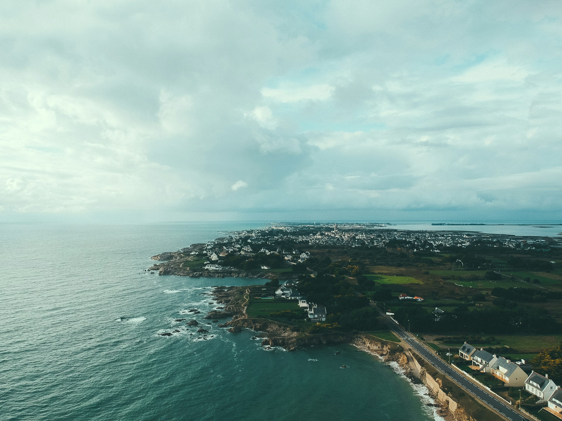 A shot of the Batz-sur-Mer coastline.