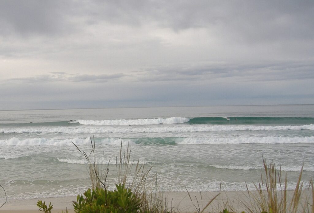 Some fantastic waves breaking in Scamander.