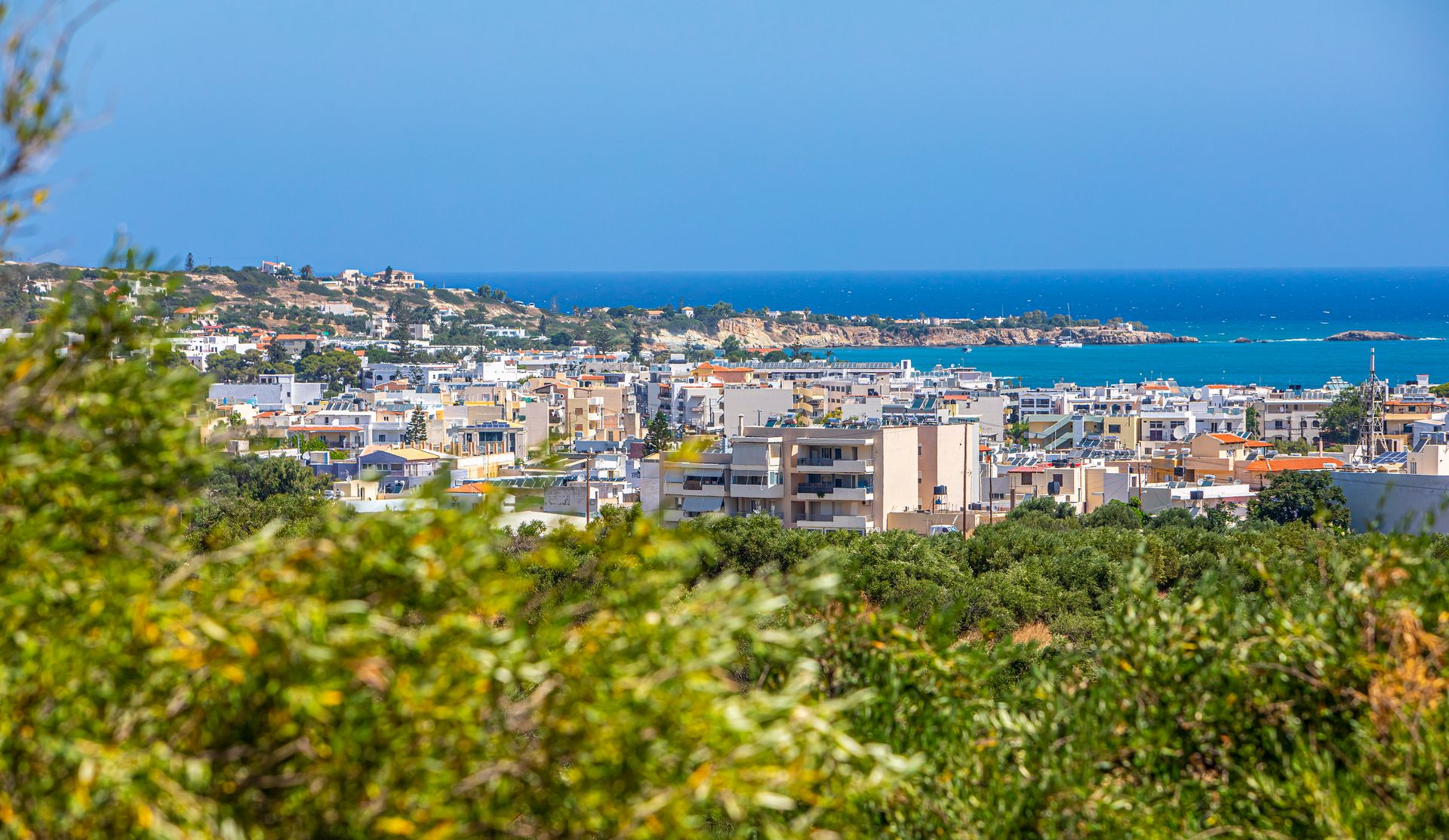 A view of Heraklion city with the ocean in the background.