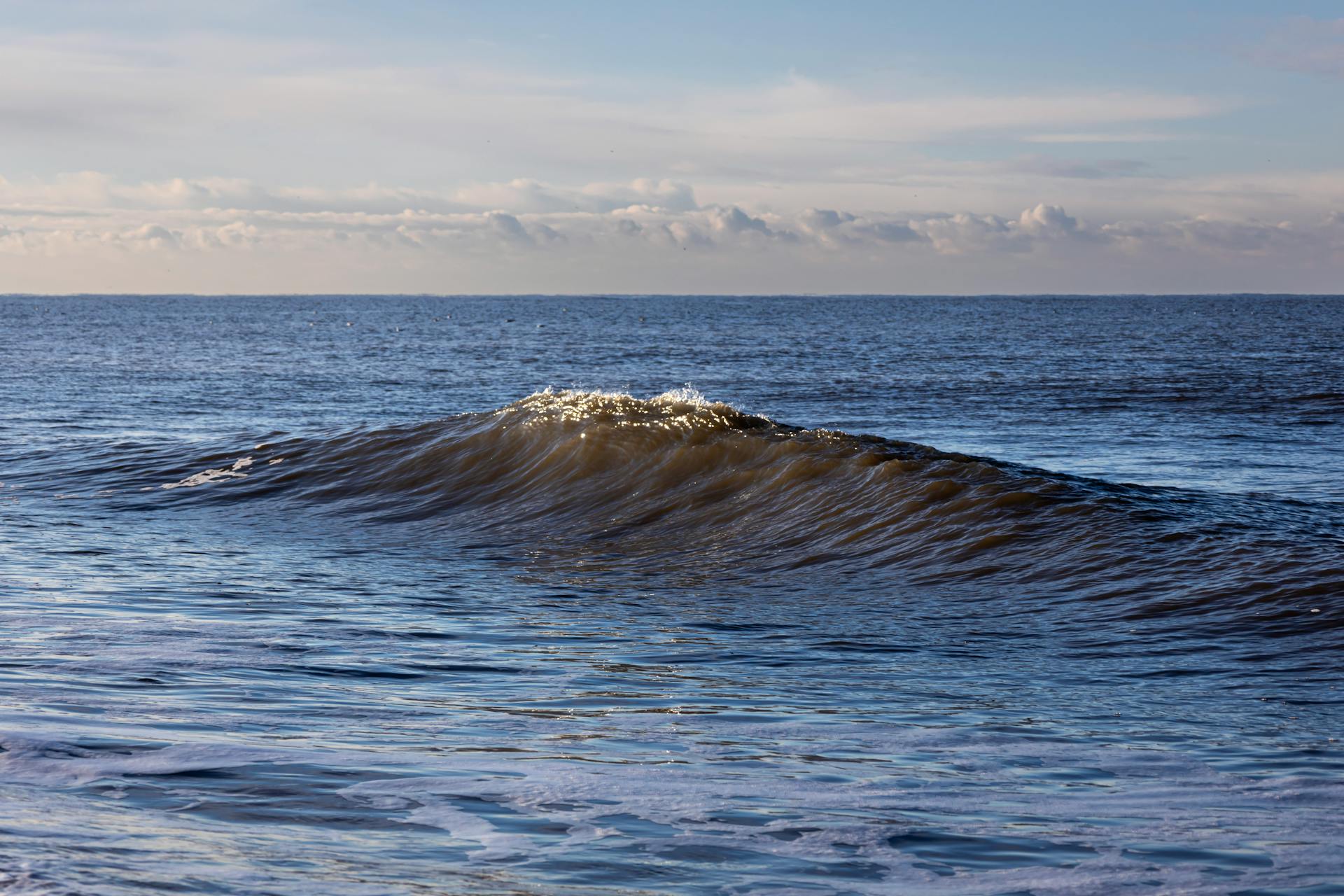 An A-Frame wave breaking on sylt. Small but fun!