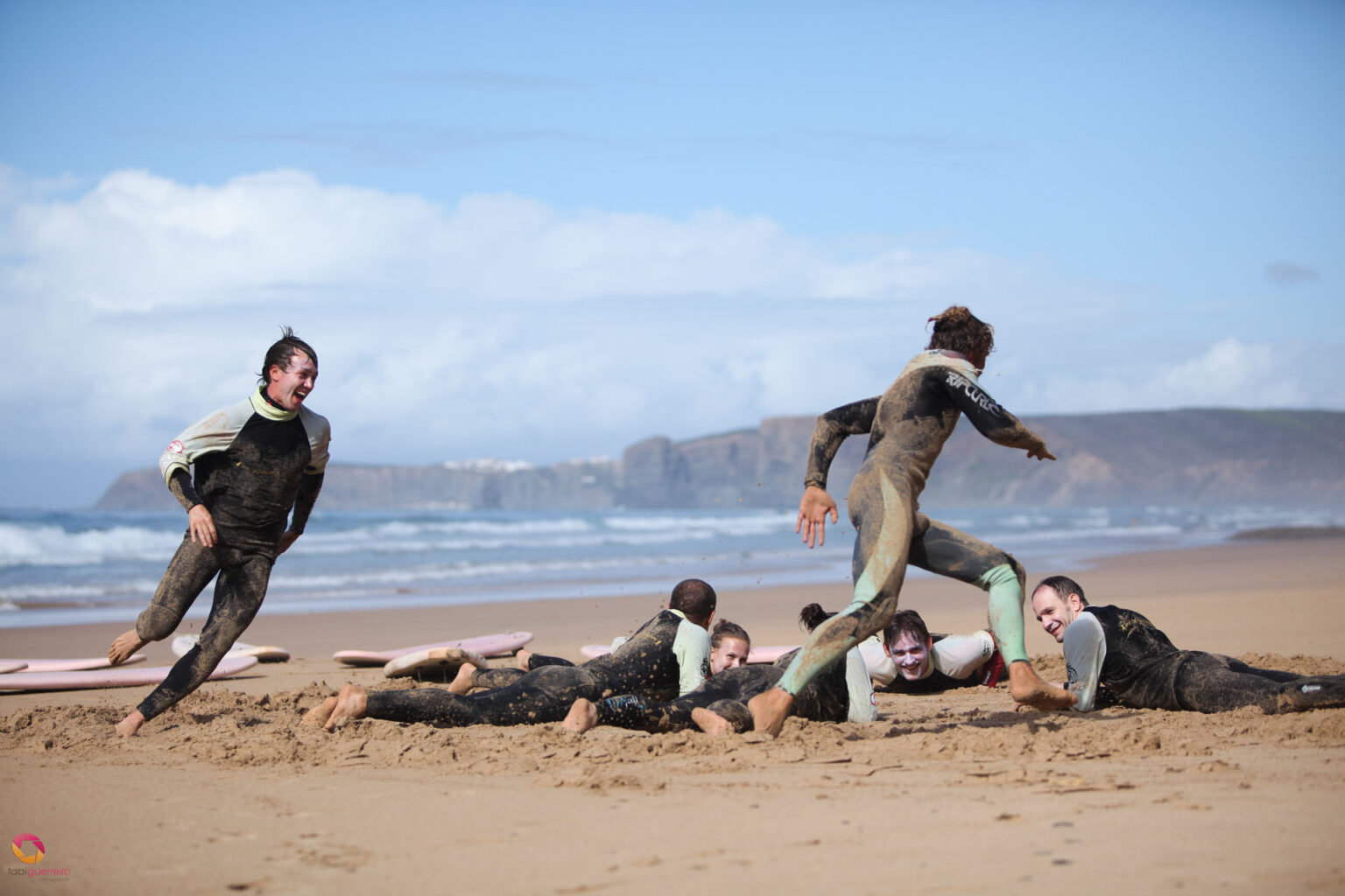 A group of Russo Surf Camp enjoyers having fun with some pre-session warmups.