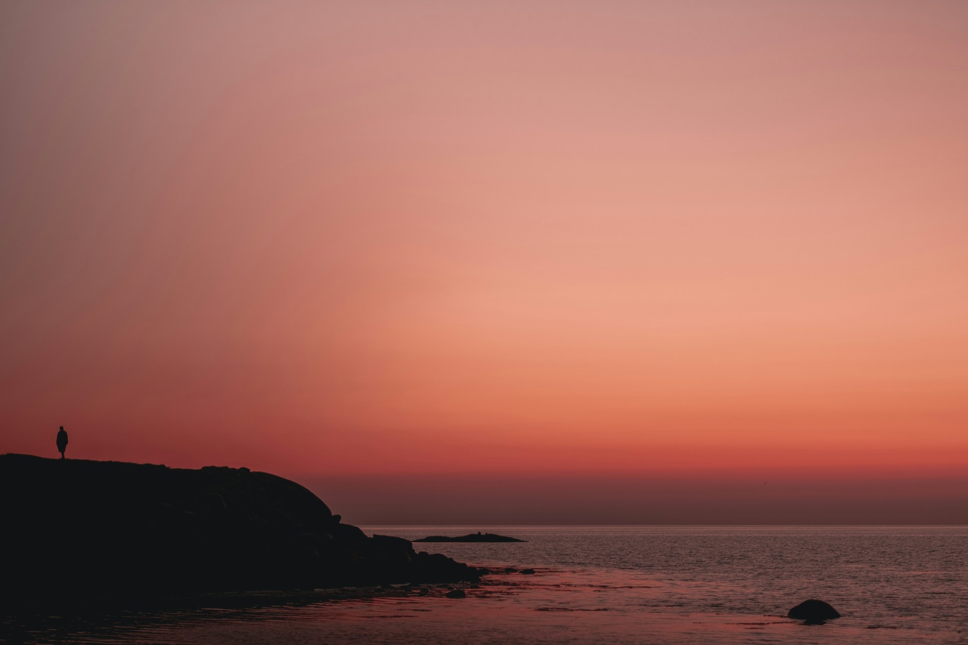 Another stunning sunset breaking over the waters in Varberg.