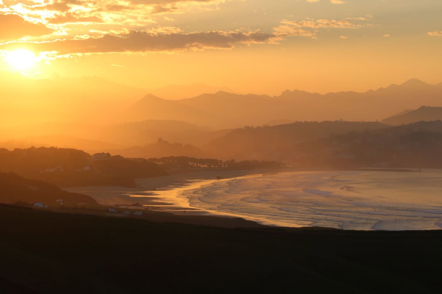 A beautiful sunset over Meron Beach and coinciding San Vicente. Photo provided by Buena Onda Surf School.