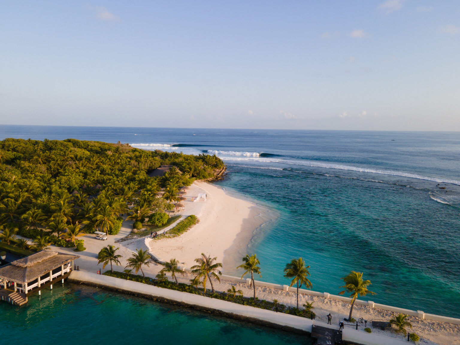 A shot of Lohis with some of the Adaaran Hudhuran Fushi in view.