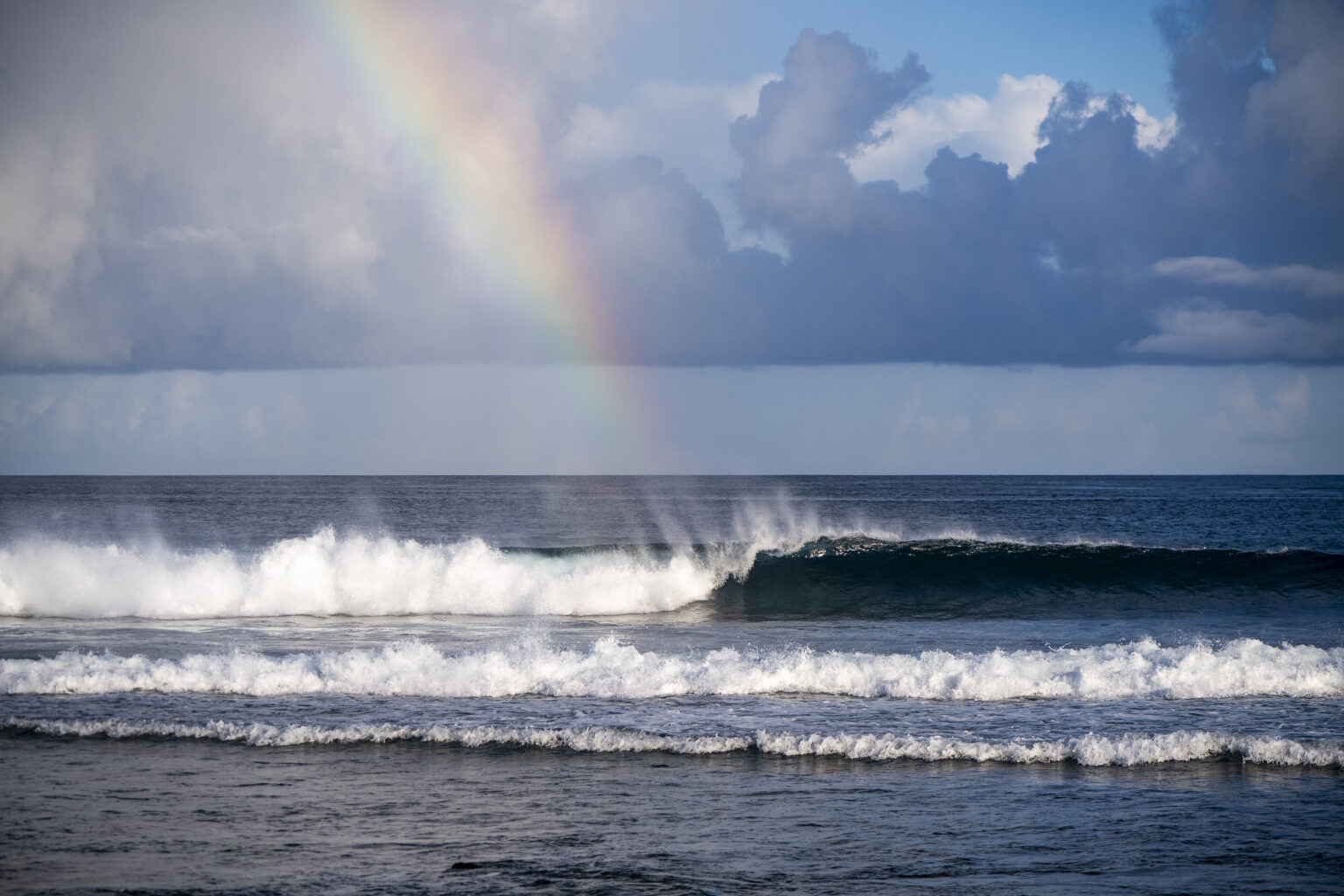 The pot of gold being found at Lohis. Photo provided by Adaaran Hudhuran Fushi.