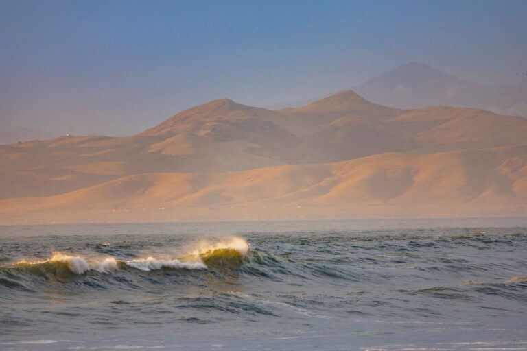 Some gorgeous backdrops are able to be found up and down the coast of Chile, and its Atacama region.
